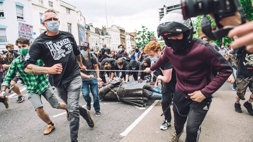 Protest, statues