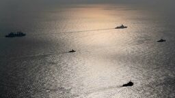 Rusia y China participan en un ejercicio naval con Irán