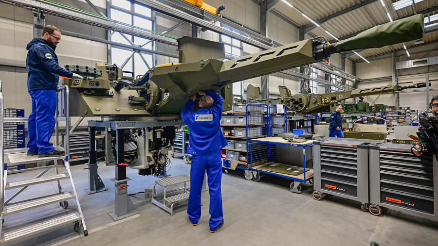 Una Alemania pacífica se transforma en una máquina de guerra