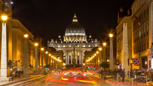 Trump corona al Vaticano como un ‘pacificador’