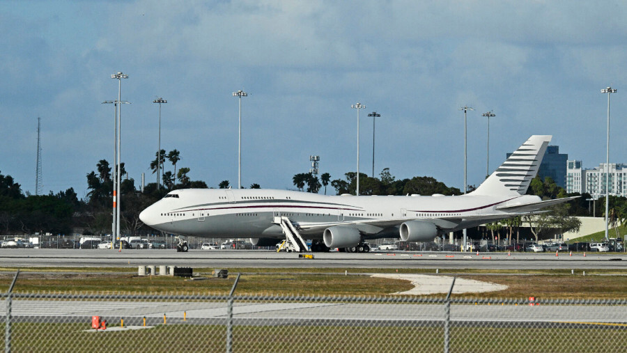 Trump acepta oficialmente un avión de lujo como regalo de Catar