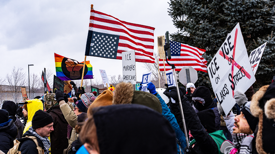 Manifestación anti-ICE interrumpe iglesia en Minnesota