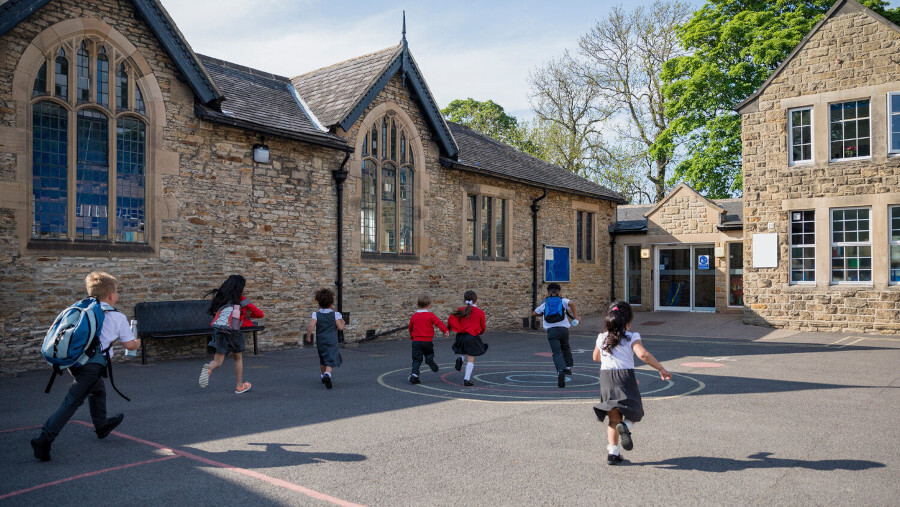 Estudiantes a quienes nunca se les enseñó a vestirse