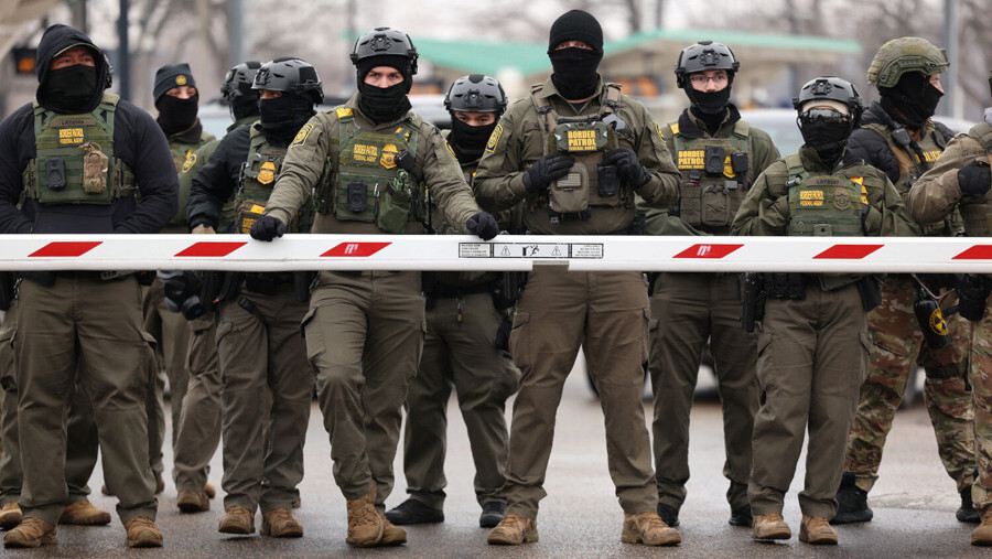 ¿Son los agentes del ICE estadounidense como la Gestapo y Hamás?