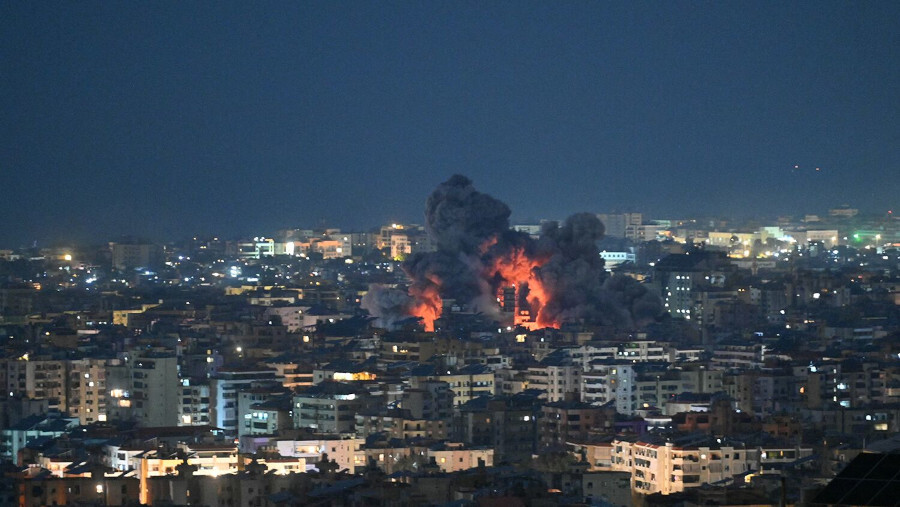 Israel bombardea Hezbolá e invade Líbano