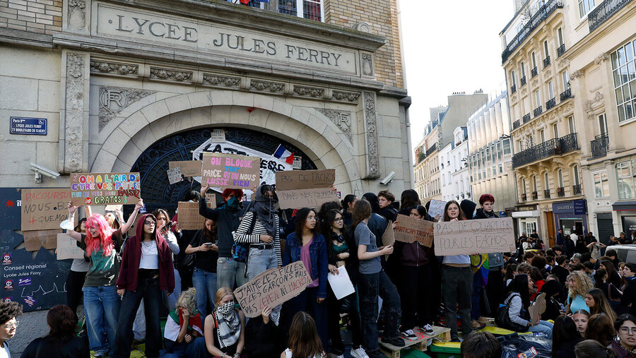 Los estudiantes franceses se rebelan
